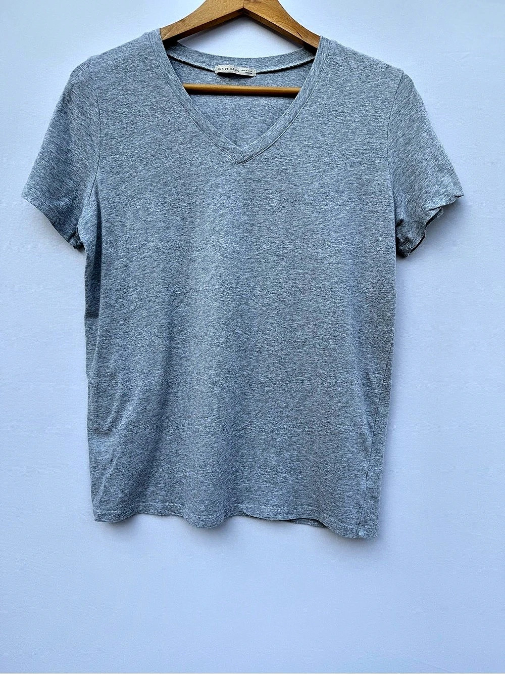 Active Basic Short Sleeve V-Neck Tee Gray Size Medium